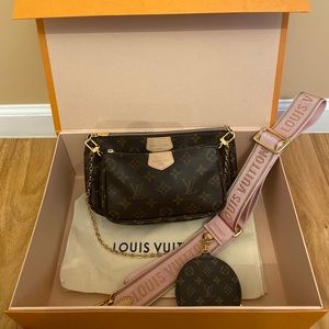 Louis Vuitton Mutli Pochette
